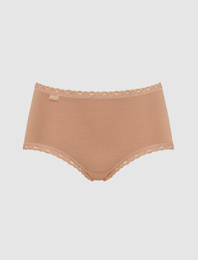 Beige Unterwäsche für Frauen mit zarten Spitzenverzierungen. Beige Unterwäsche für Frauen mit zarten Spitzenverzierungen.