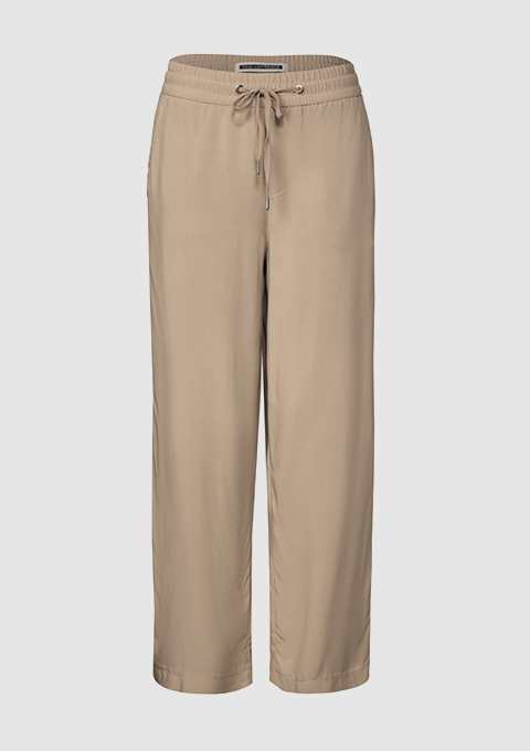 Angenehm zu tragende, beige Cropped-Hosen, die Stil und Bequemlichkeit vereinen. Angenehm zu tragende, beige Cropped-Hosen, die Stil und Bequemlichkeit vereinen.