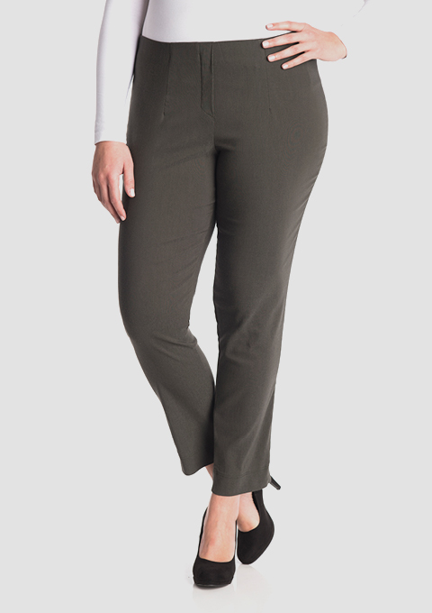 Eine Frau trägt olivgrüne Hose. Eine Frau trägt olivgrüne Hose.