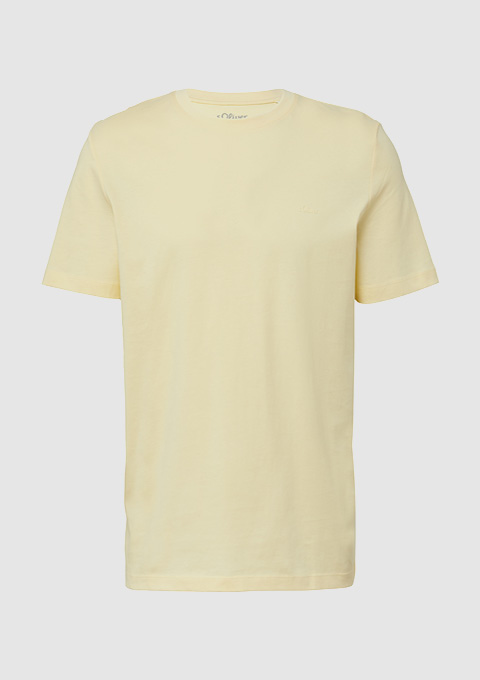 Ein hellgelbes T-Shirt mit rundem Ausschnitt und kurzen Ärmeln. Ein hellgelbes T-Shirt mit rundem Ausschnitt und kurzen Ärmeln.