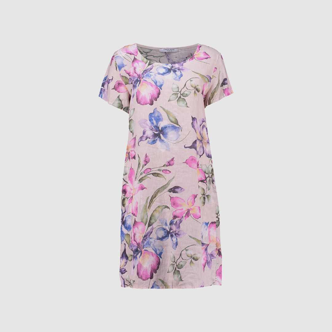 Ein blumigen Kleid mit kurzen Ärmeln in sanften Farben.