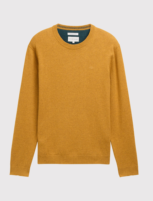 Senfgelber Pullover mit Rundhalsausschnitt und langen Ärmeln, schlicht und ohne Muster. Senfgelber Pullover mit Rundhalsausschnitt und langen Ärmeln, schlicht und ohne Muster.